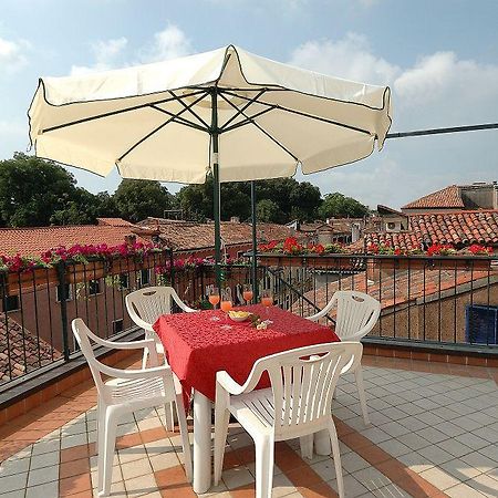 Hotel Hesperia Venesia Bagian luar foto