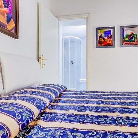 Hotel Hesperia Venesia Bagian luar foto
