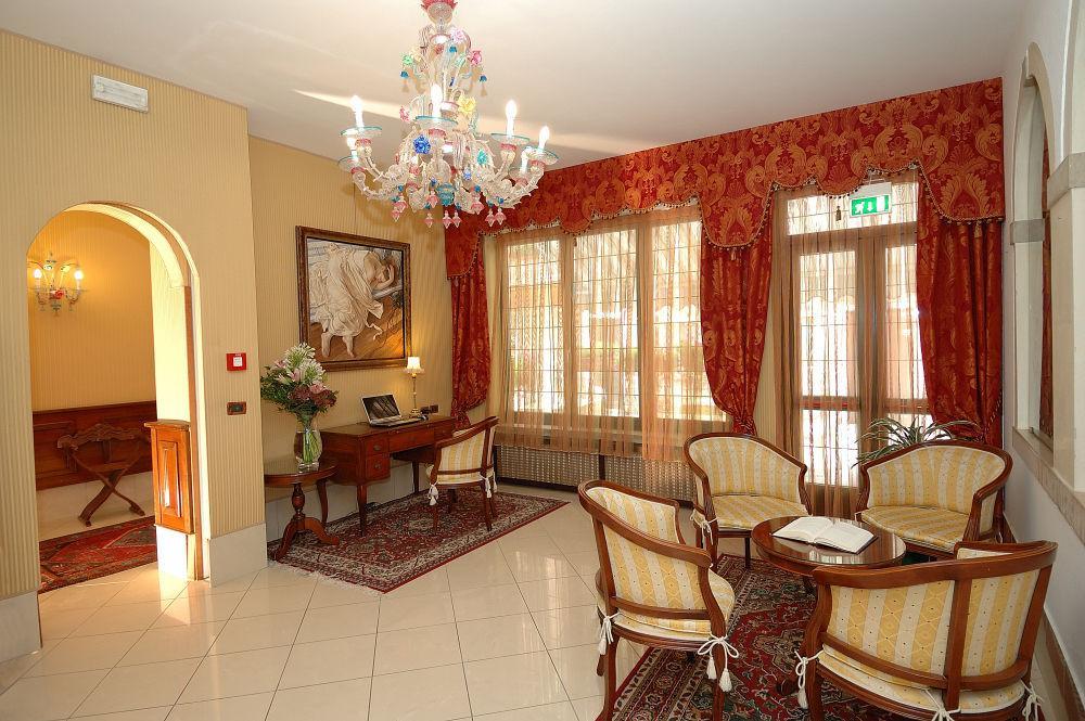 Hotel Hesperia Venesia Bagian luar foto