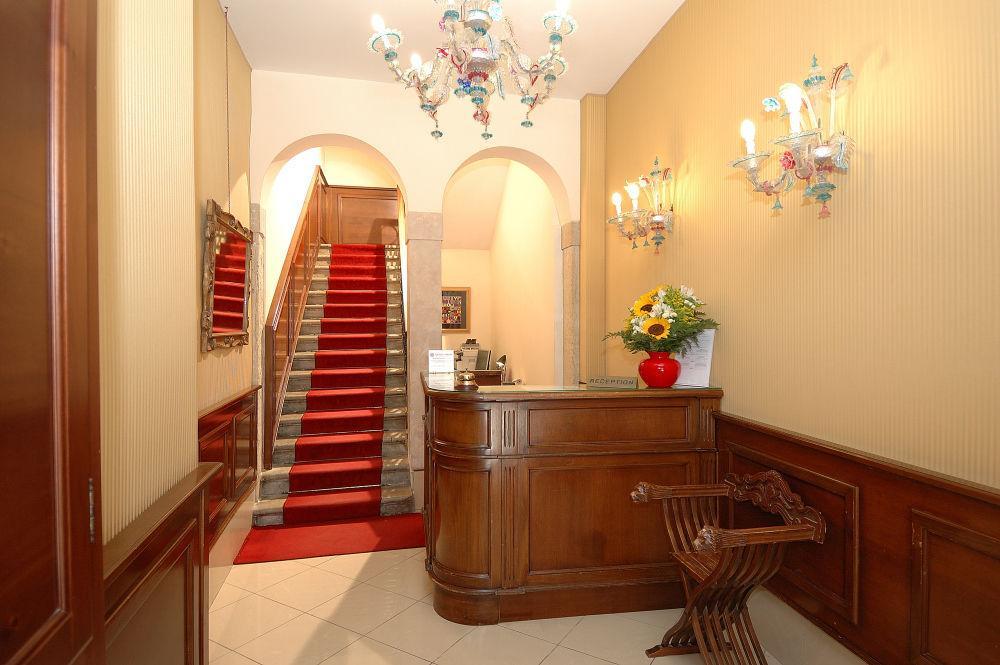 Hotel Hesperia Venesia Bagian luar foto