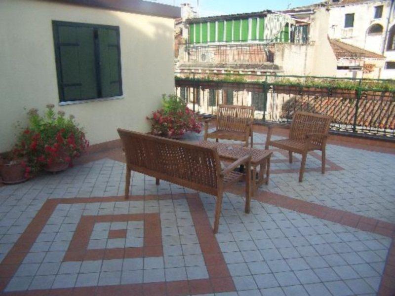 Hotel Hesperia Venesia Bagian luar foto