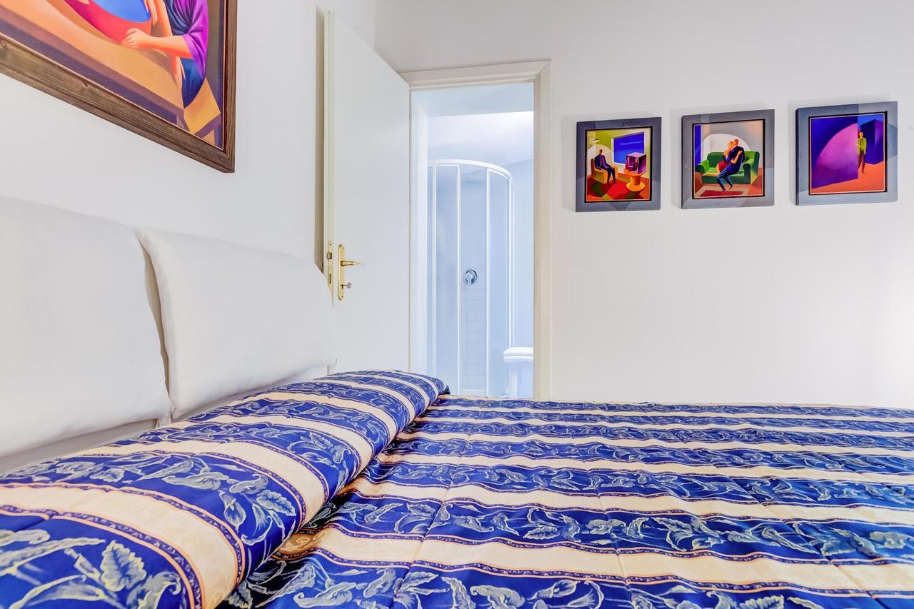 Hotel Hesperia Venesia Bagian luar foto