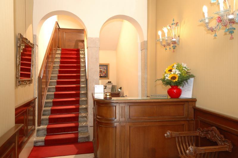 Hotel Hesperia Venesia Bagian luar foto