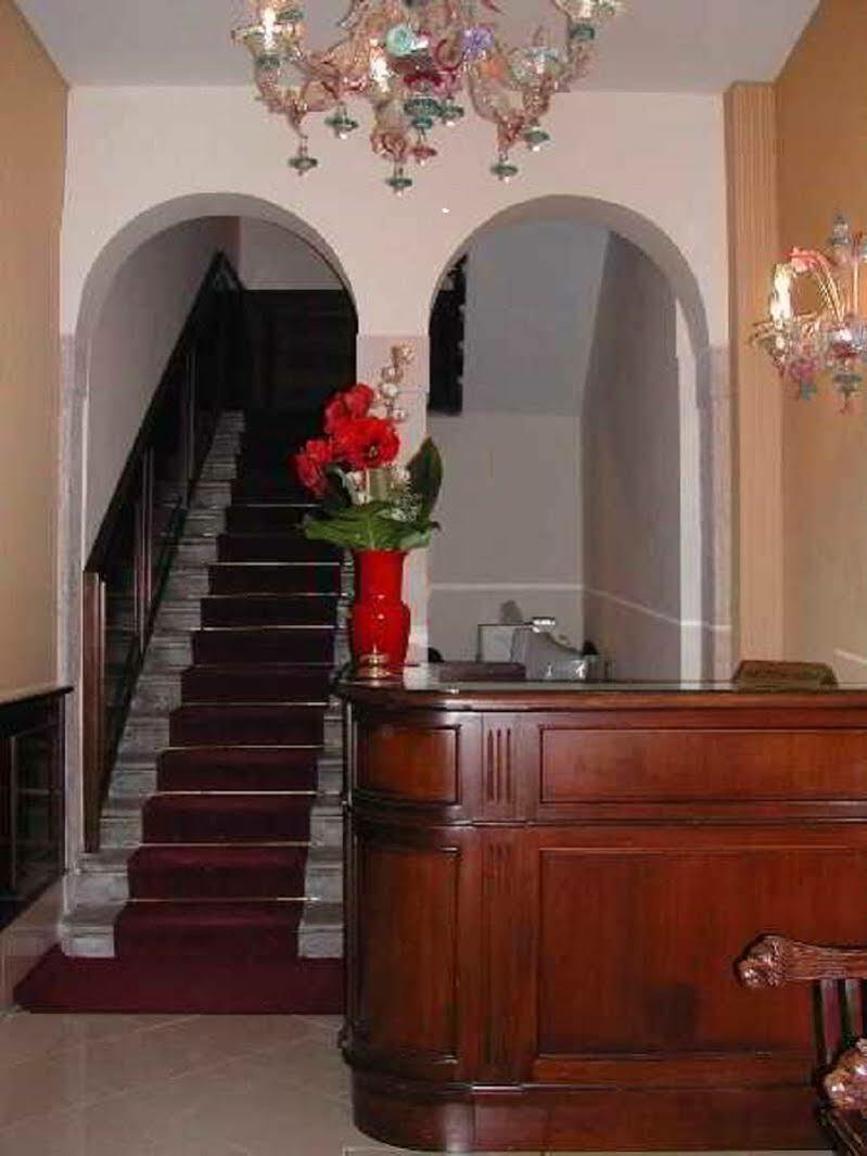 Hotel Hesperia Venesia Bagian luar foto